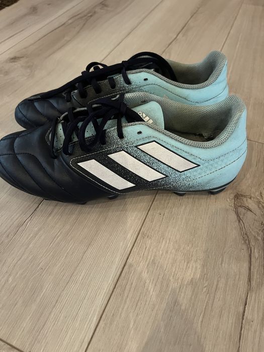 Продам бутси 38 р в хорошому стані