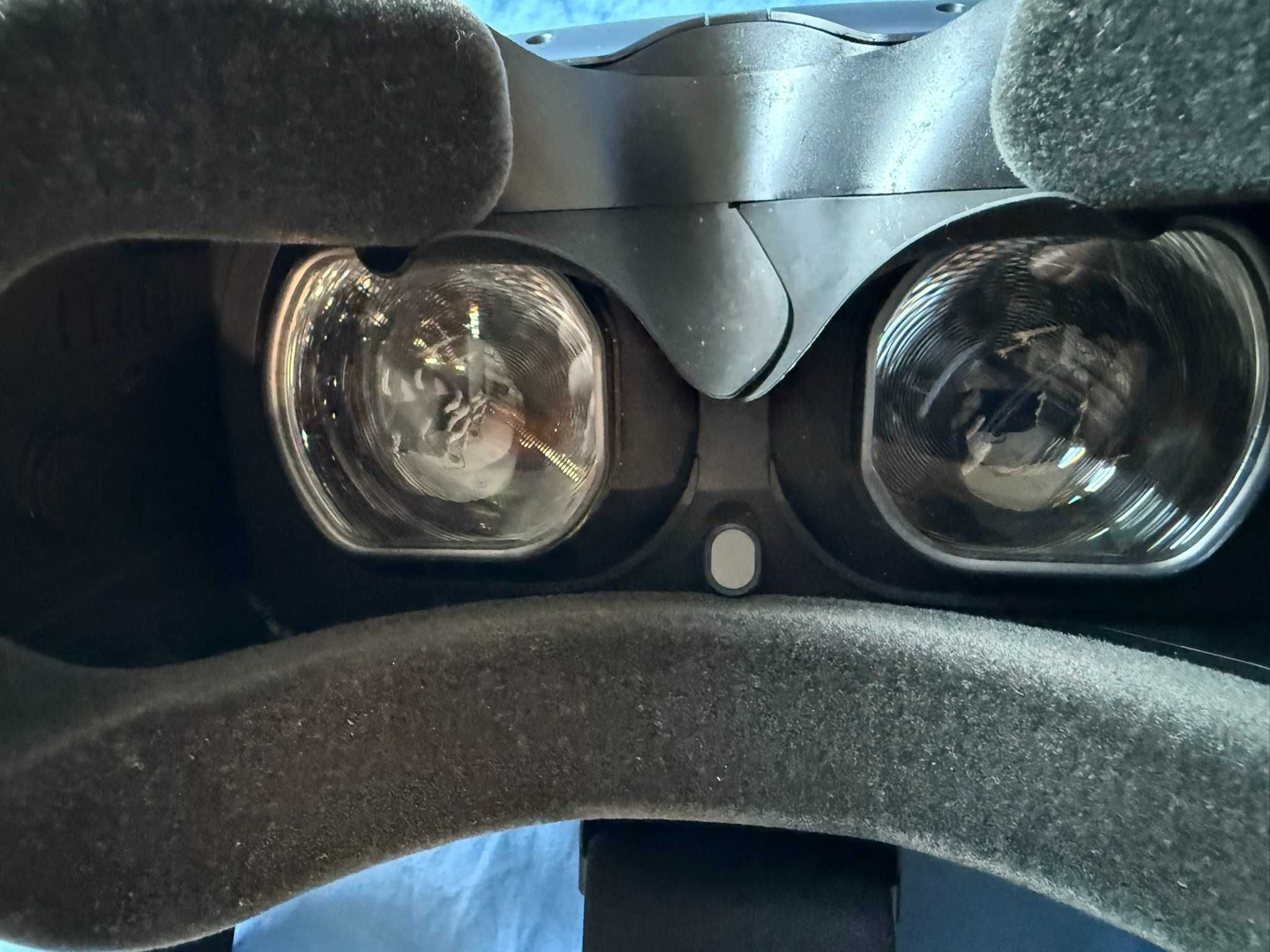 VR Combo - HTC Vive Pro 2 + Valve Index Controllers + Base Stations
