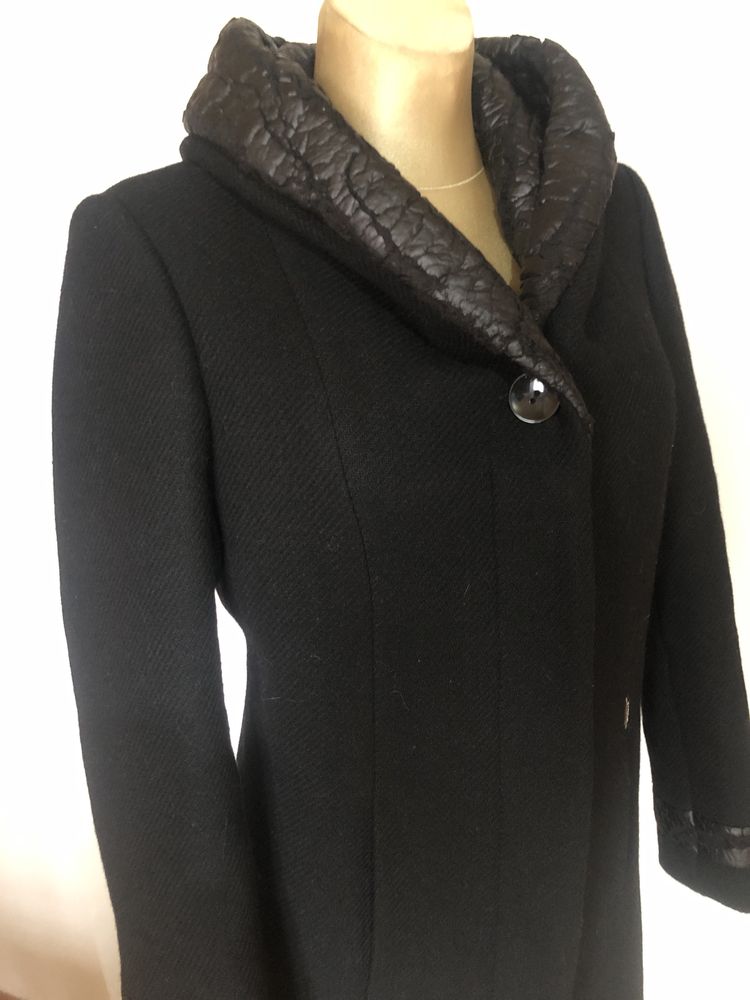 Czarny płaszcz Wielgosz 60 % wełna 42