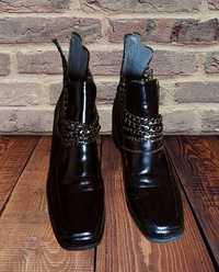 buty botki półbuty oxfordy lakierowane obcas klocek łańcuchy