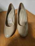 Buty damskie na obcasie 40
