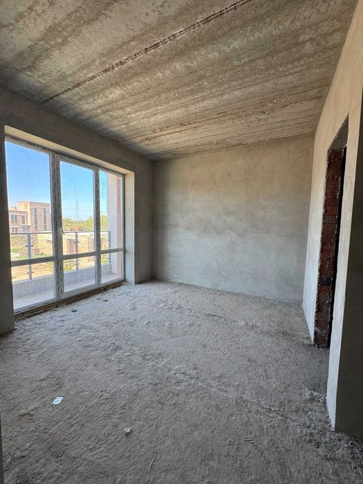 Продається Дуплекс готовий до ремонту з гаражем та бічною ділянкою