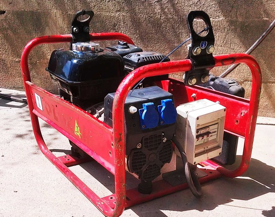 generator pradu Pramac E4000 honda agregat