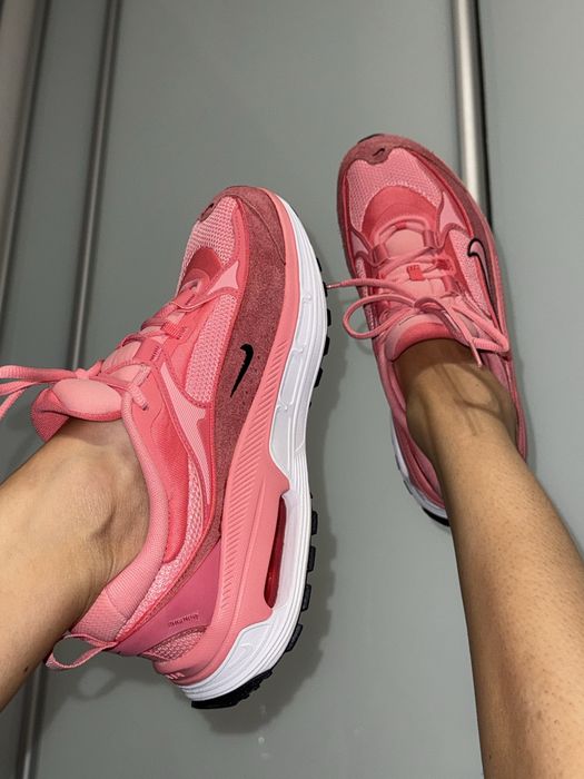 жіночі кросівки Nike Air Max Bliss