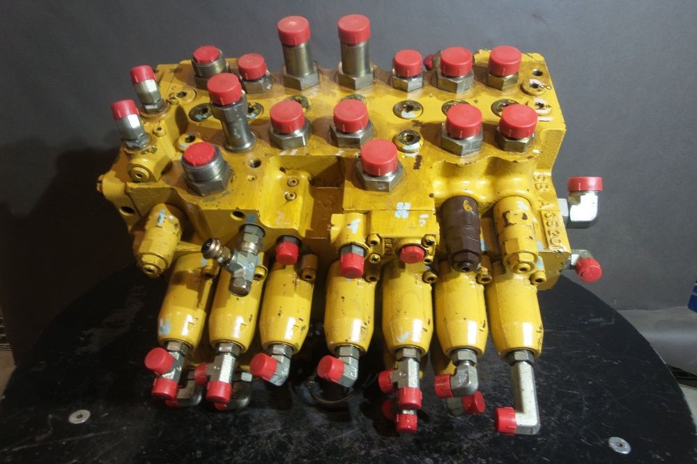 Rozdzielacze zawory hydraulika do koparek Caterpillar