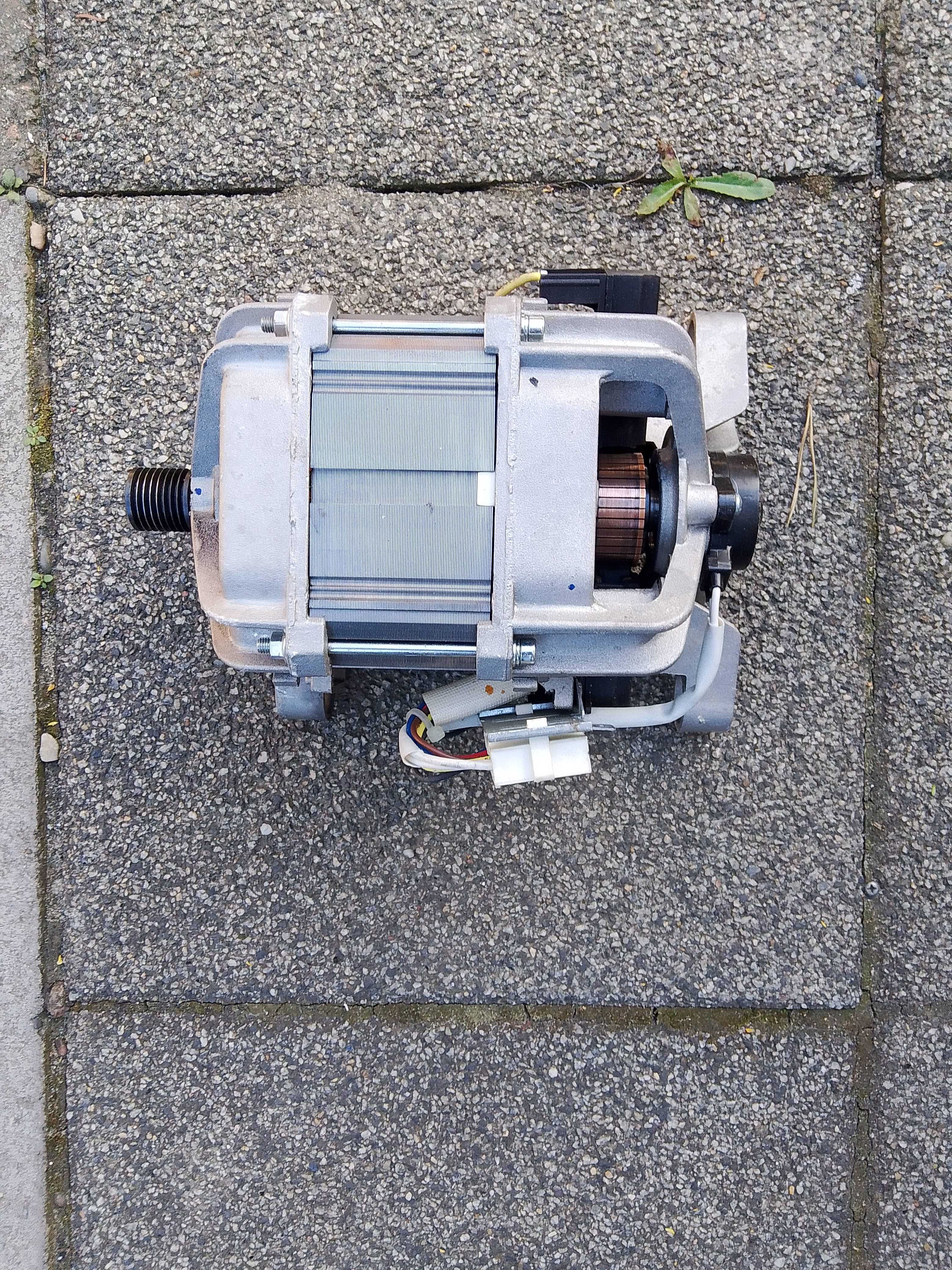 Silnik do pralki sharp model ES-GFB6122W3-PL