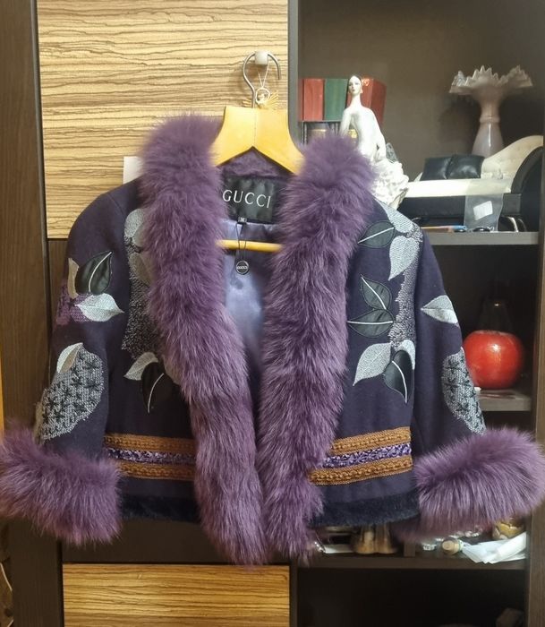 Накидка  з хутром  та аплікацією