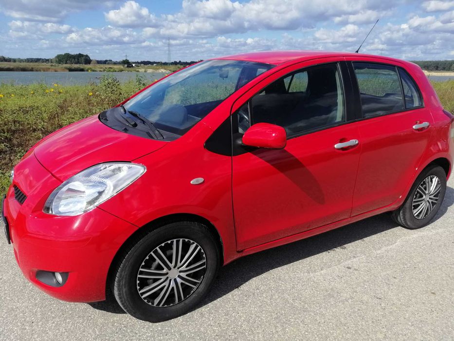 Toyota yaris 1.3b 2010 klima,lift
