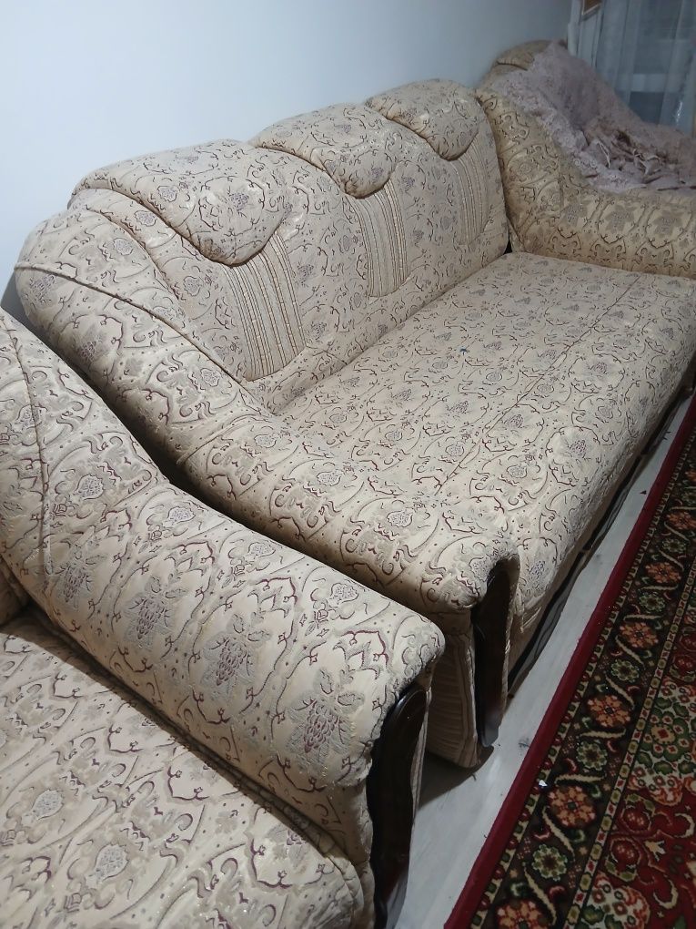 Продається диван і 2 крісла