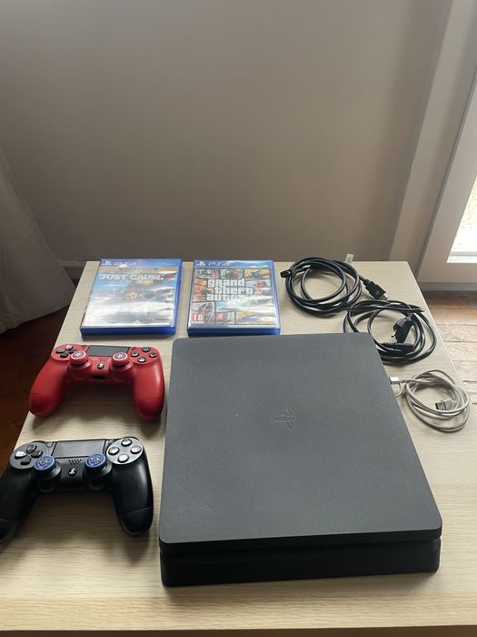 PS4 Slim 1 TB + 2 Comandos + 2 Jogos