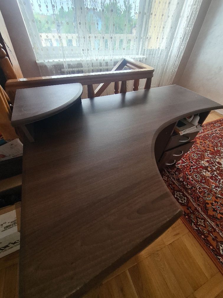 Стіл офісний, учнівський
