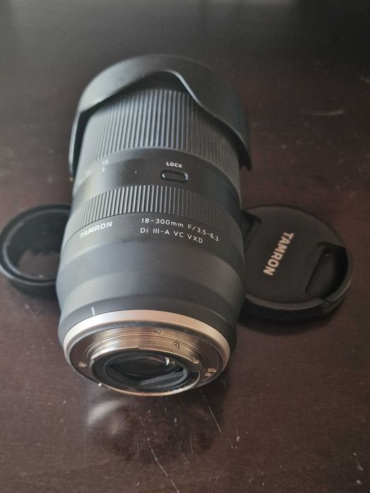 Fujifilm XT4 com XF 18-55mm em muito bom estado.