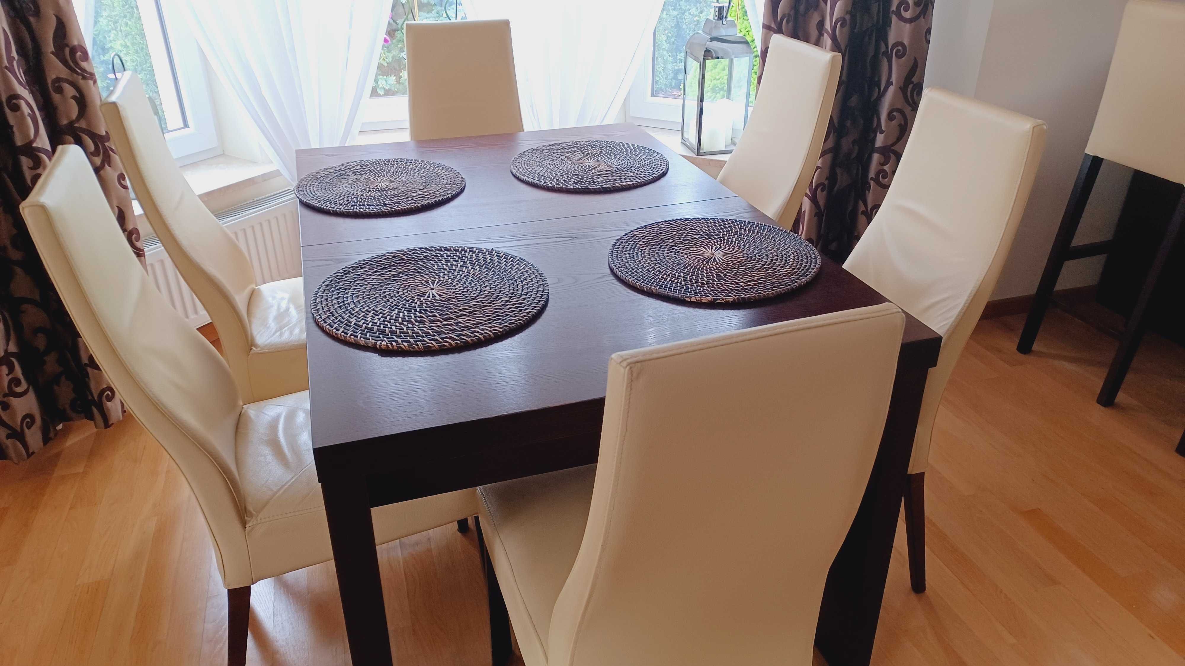 Stół dębowy z krzesłami skóra naturalna jasny beż Bydgoskie Meble