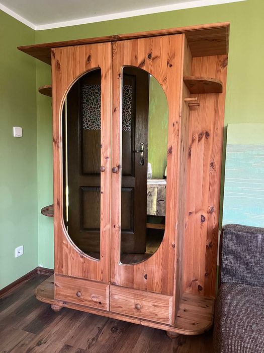 Szafa sosnowa z lustrem