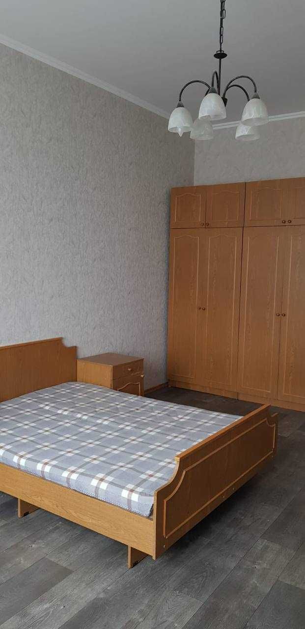 Деснянський р-н. Вул. Градинська, 1. ТРЦ Район