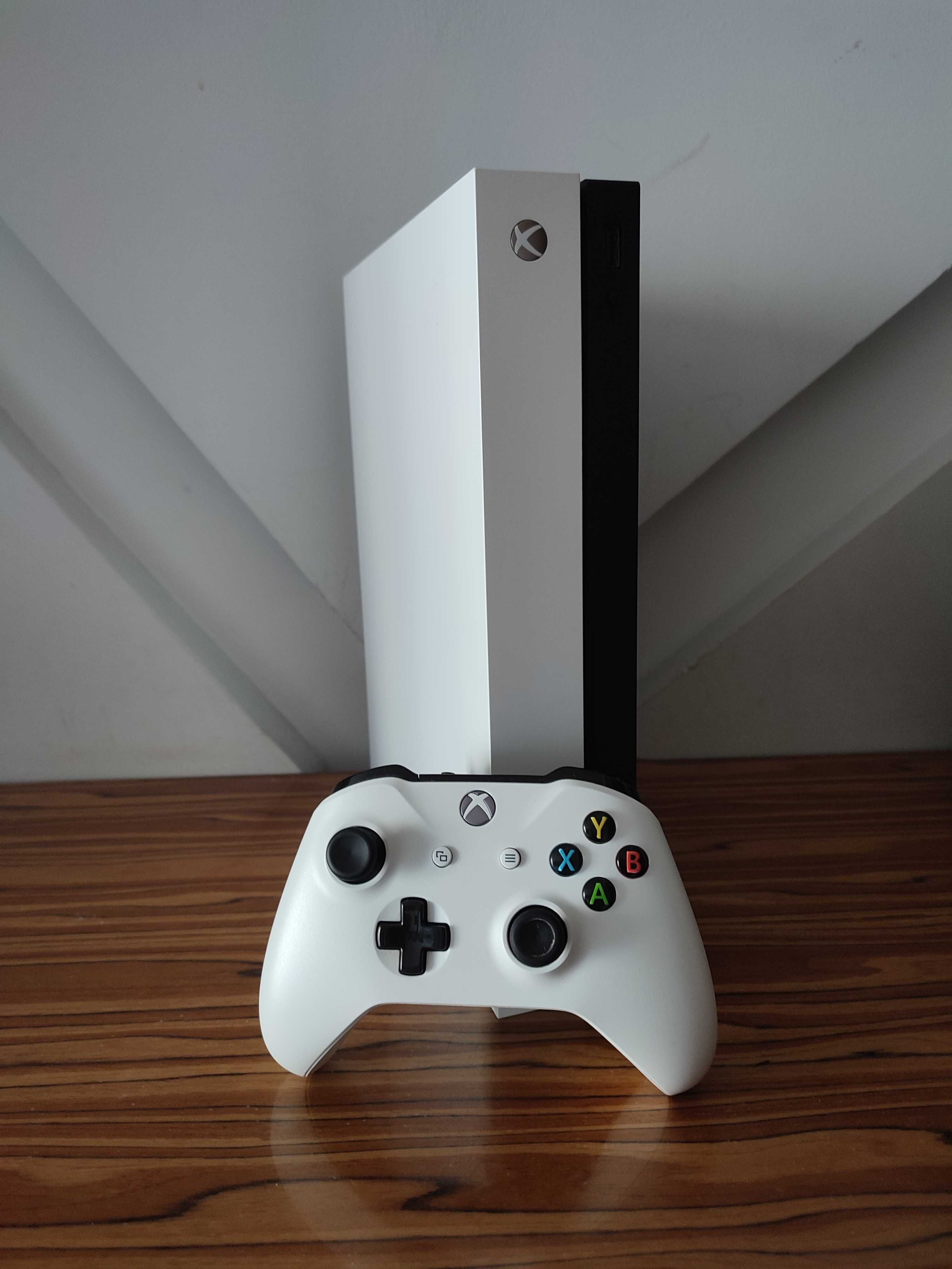 [Xbox] Konsola Xbox One X Biała + Pad - super stan