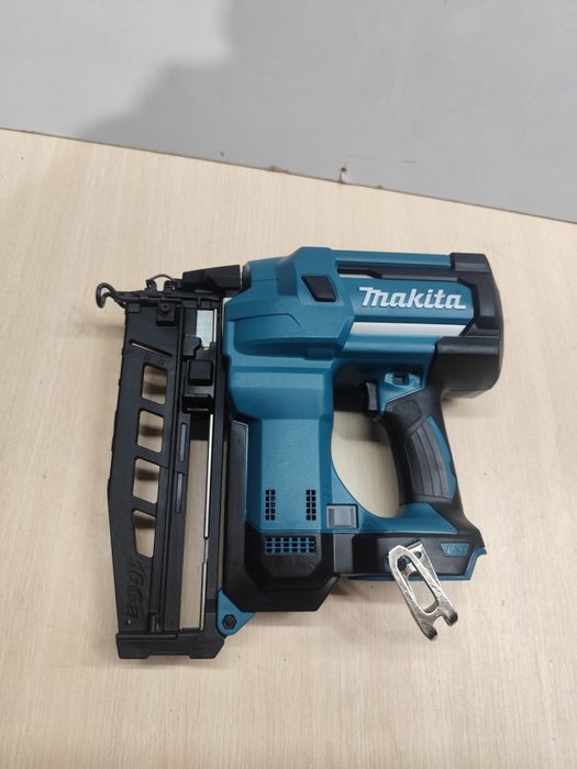 Makita DBN600 акумуляторний нейлер по дереву Макіта оригінал