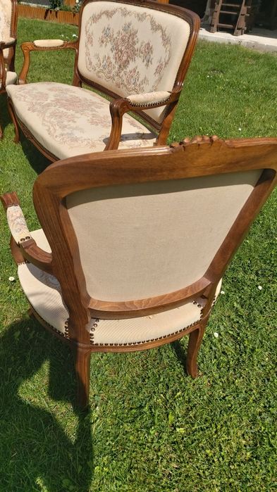 Zestaw mebli w stylu Ludwik XV – sofa, 2 fotele i ława

Na sprzedaż el