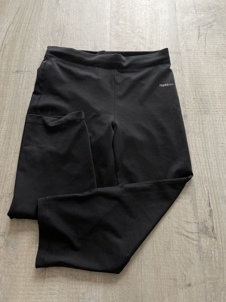 Krótkie spodnie sportowe ze śliskiego materiału markowe Reebok