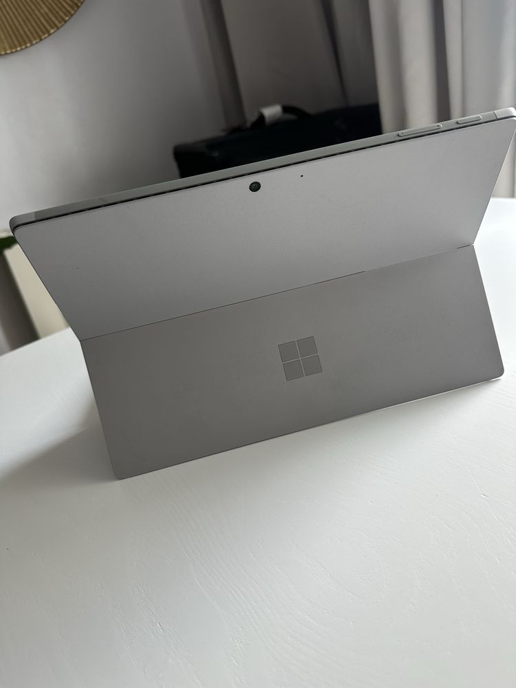 Portatil surface pro 7 i7 - 340€