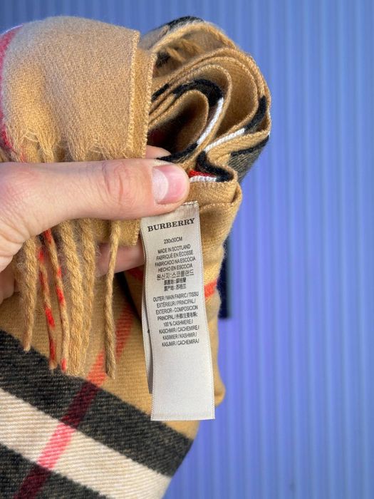 Шарф від Burberry