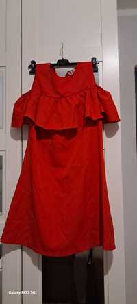 Czerwona sukienka trapezowa. Odkryte ramiona. 40L
