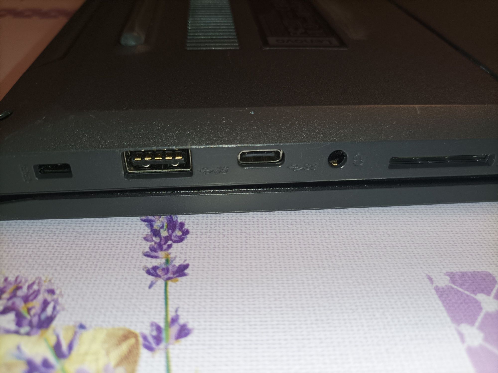 Ноутбук lenovo i5-8250U,ddr4 8/ssd 256, Windows 11