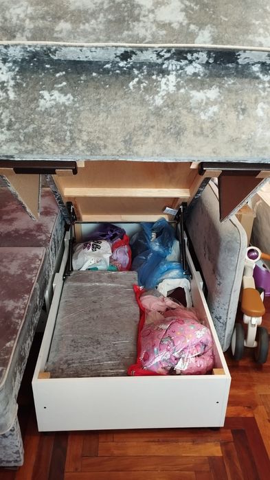 Диван угловой в хорошем состоянии