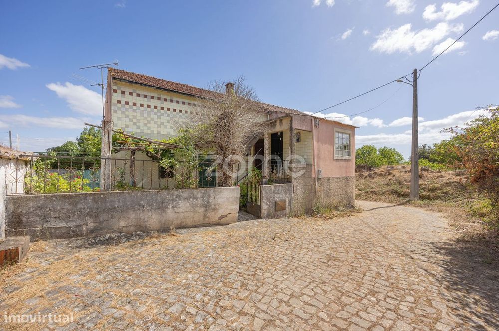 Moradia T2+2 || Garagem || Alvaiázere || Ao abrigo do Simplex