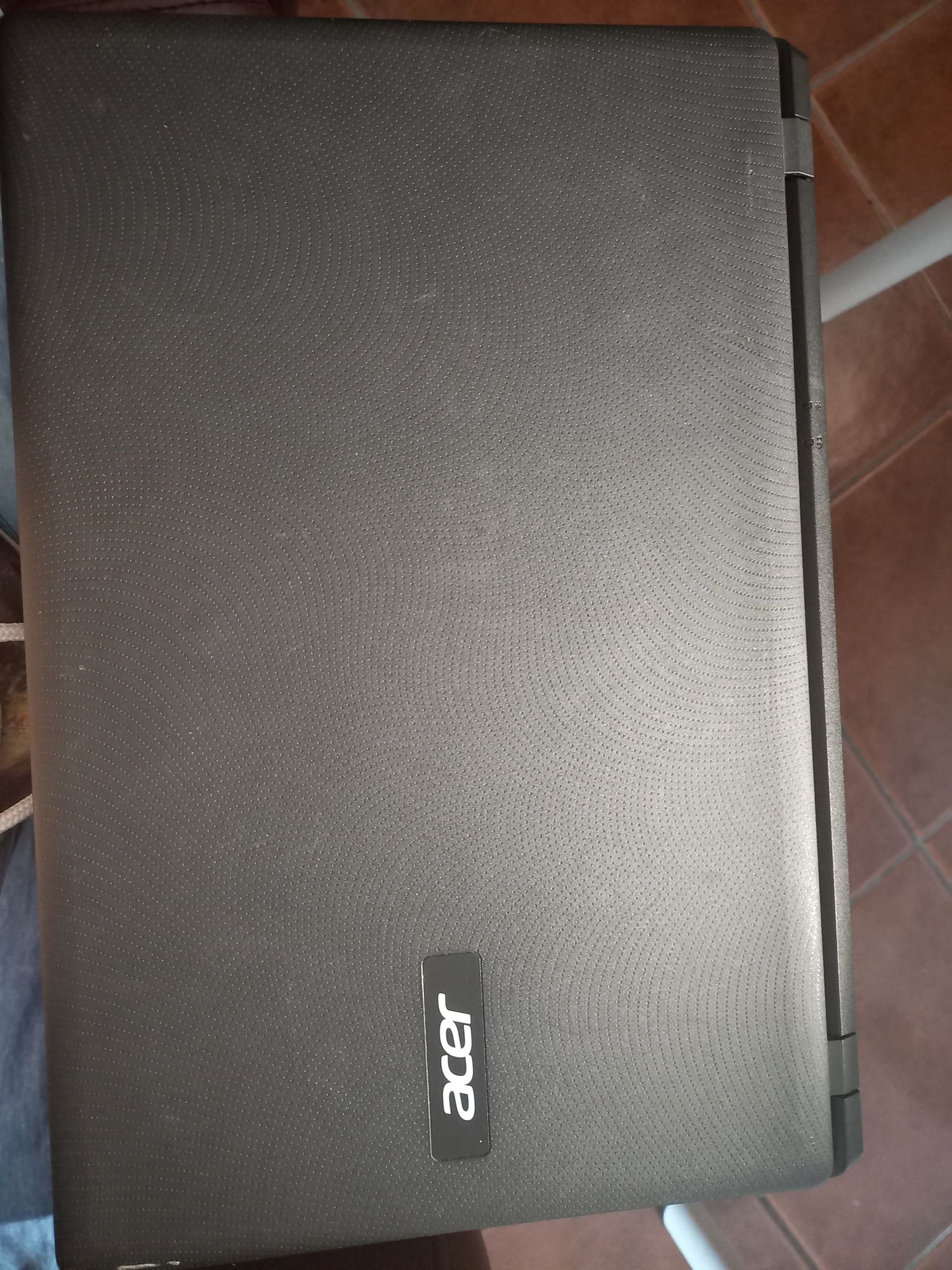 Acer para peças com carregador