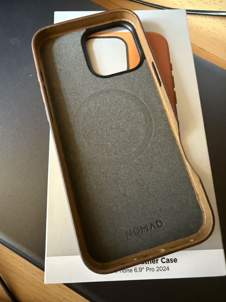NOMAD Traditional Lether Case for Iphone 16 Pro Max