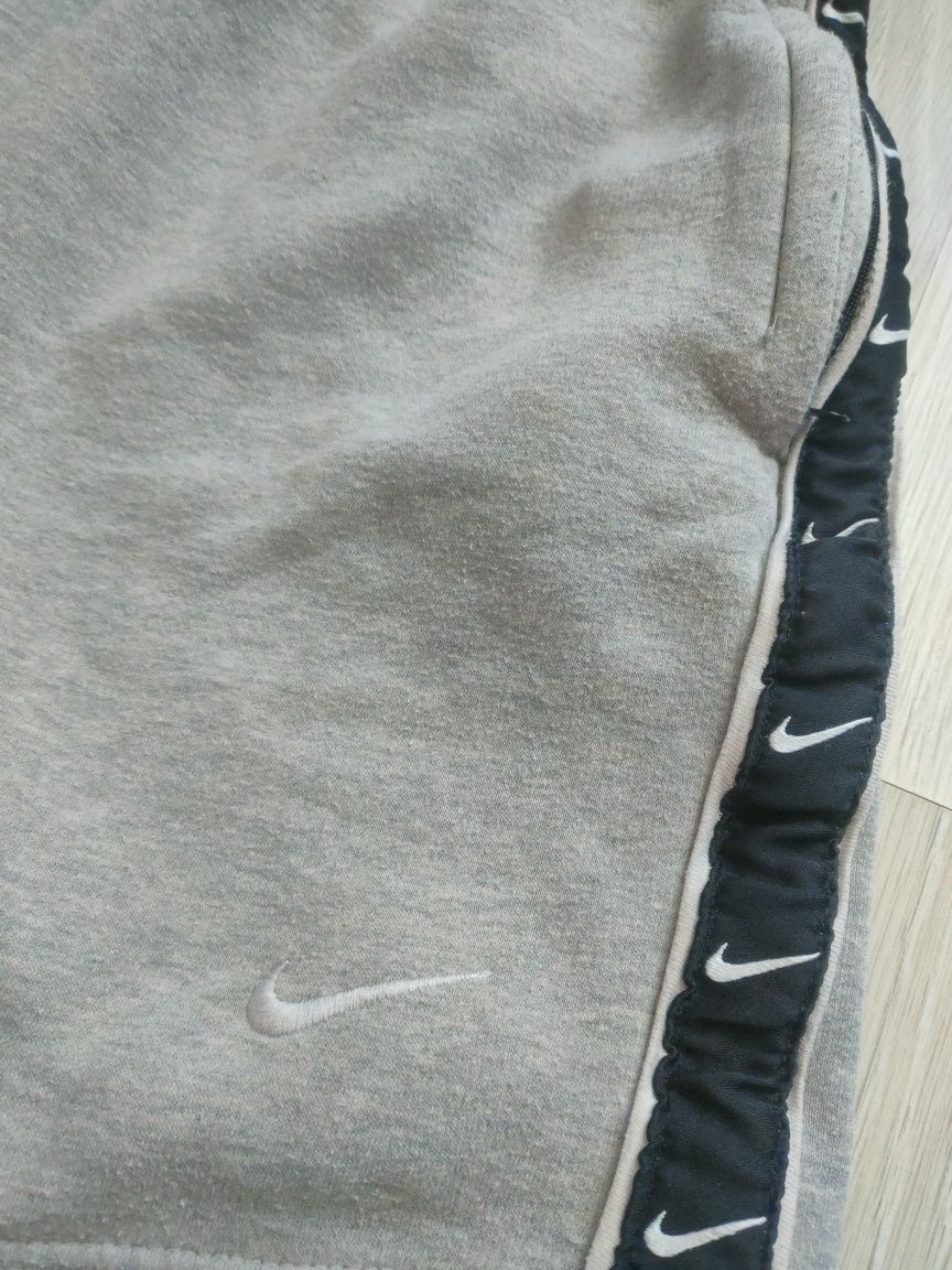 Nike шорти з лампасами // розмір S-M