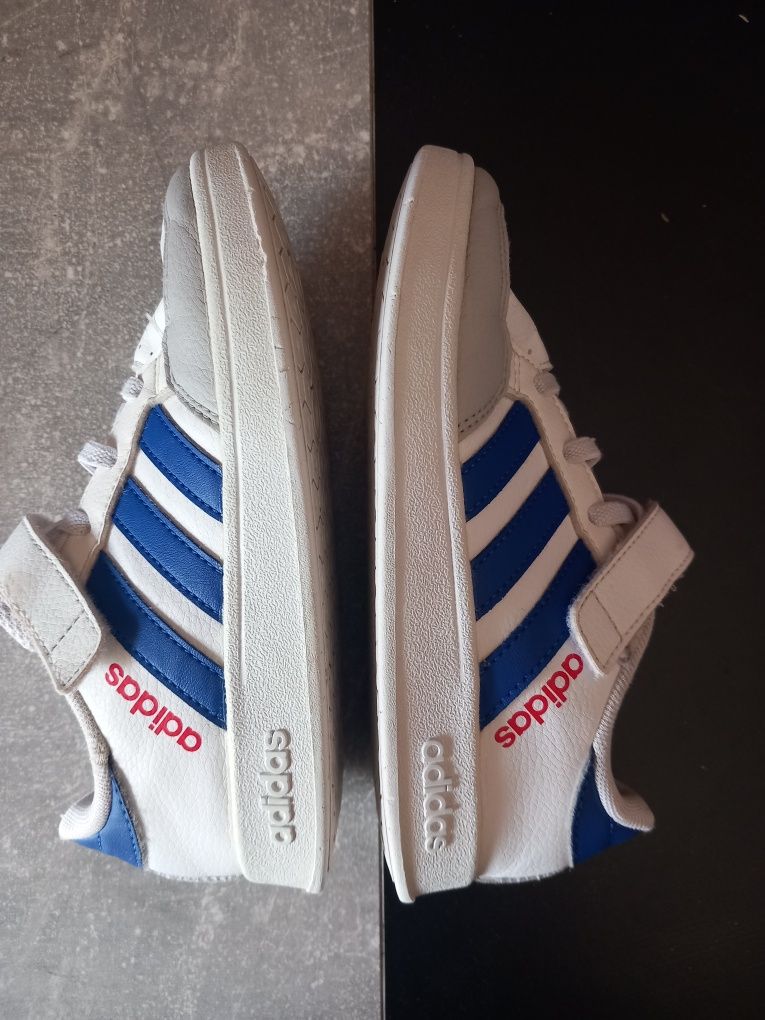 Ténis Adidas, tamanho 29