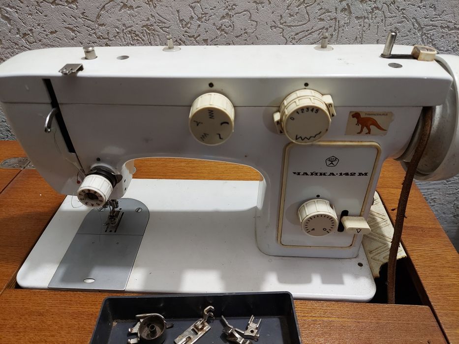 Швейна машинка Чайка 142м