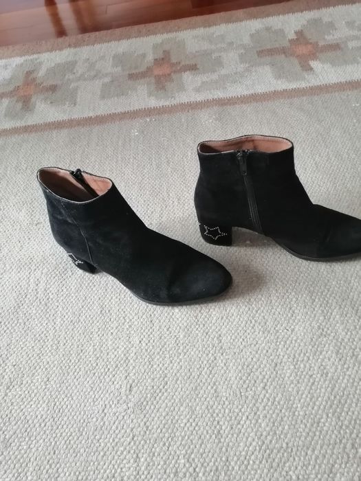 Botas pretas+dois botins pretos de camursa tam. 36
