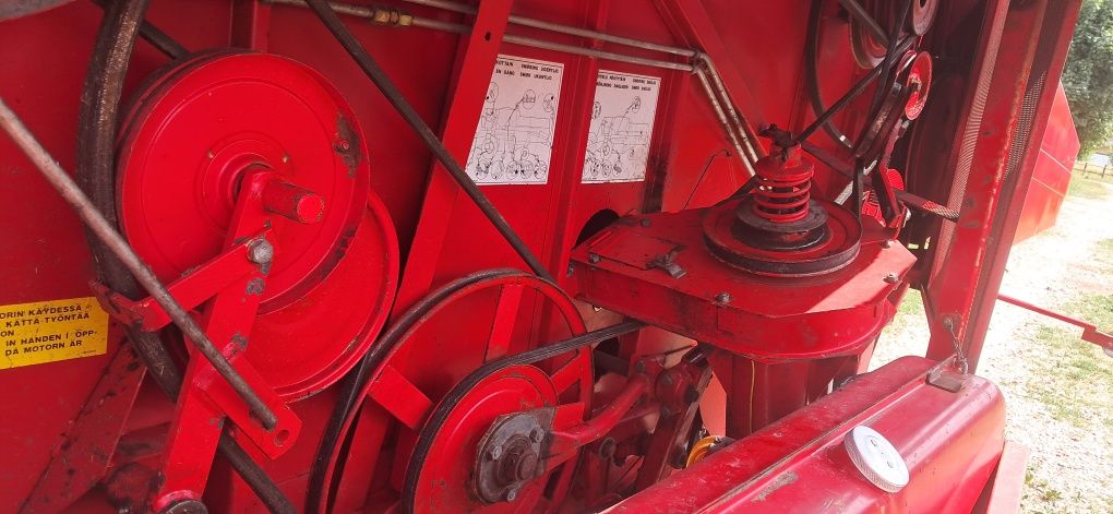Комбайн Massey Ferguson 16!