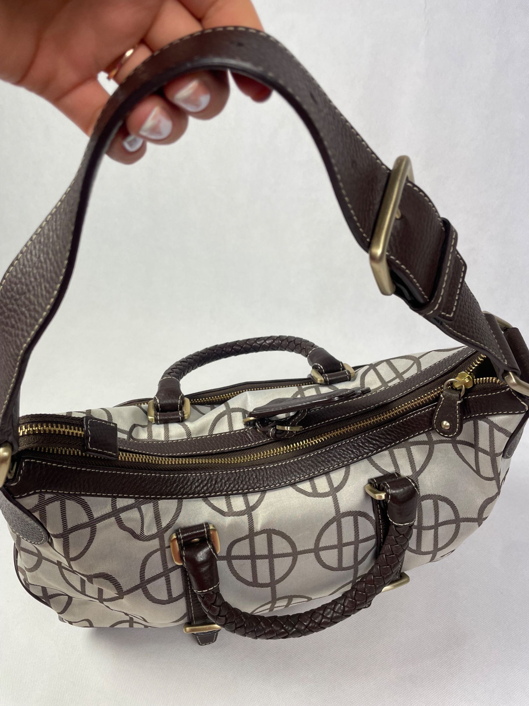 Hugo Boss torebka monogram vintage na ramię ze skórzanymi dodatkami