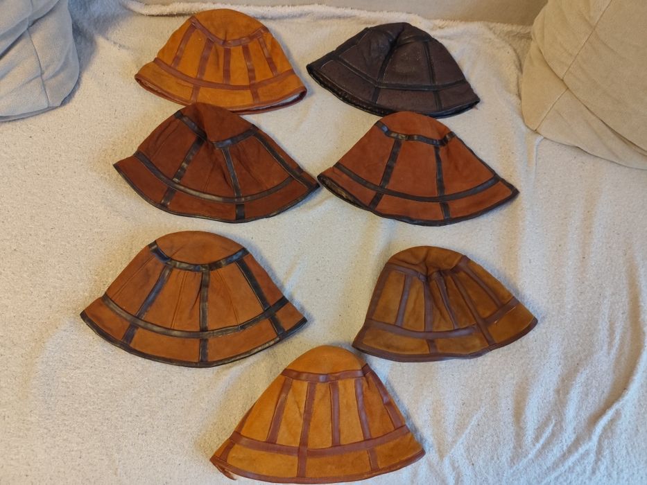 Kapelusz skórzany z korzucha z łatek typu żółwik