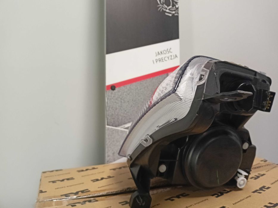 Citroen C2  03-12 Lampa/Reflektor Przedni Lewy /H4