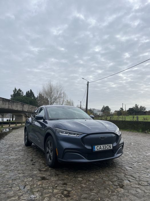 Ford Mustang Match-e Alargada