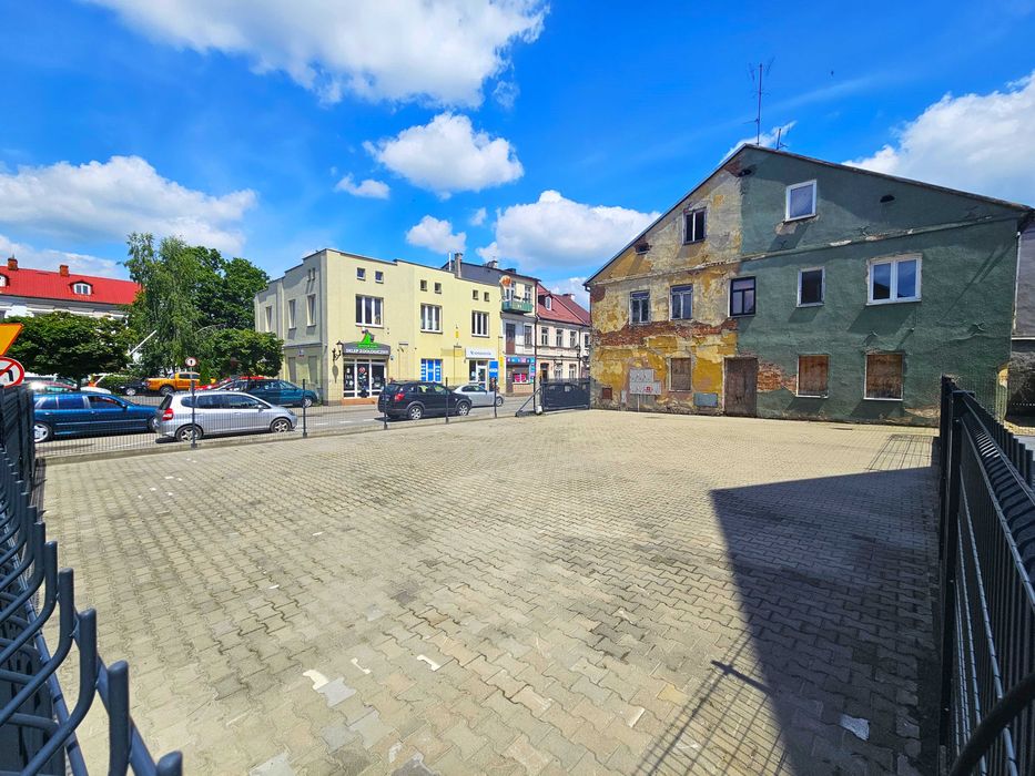 Miejsce postojowe na zamkniętym parkingu w centrum miasta
