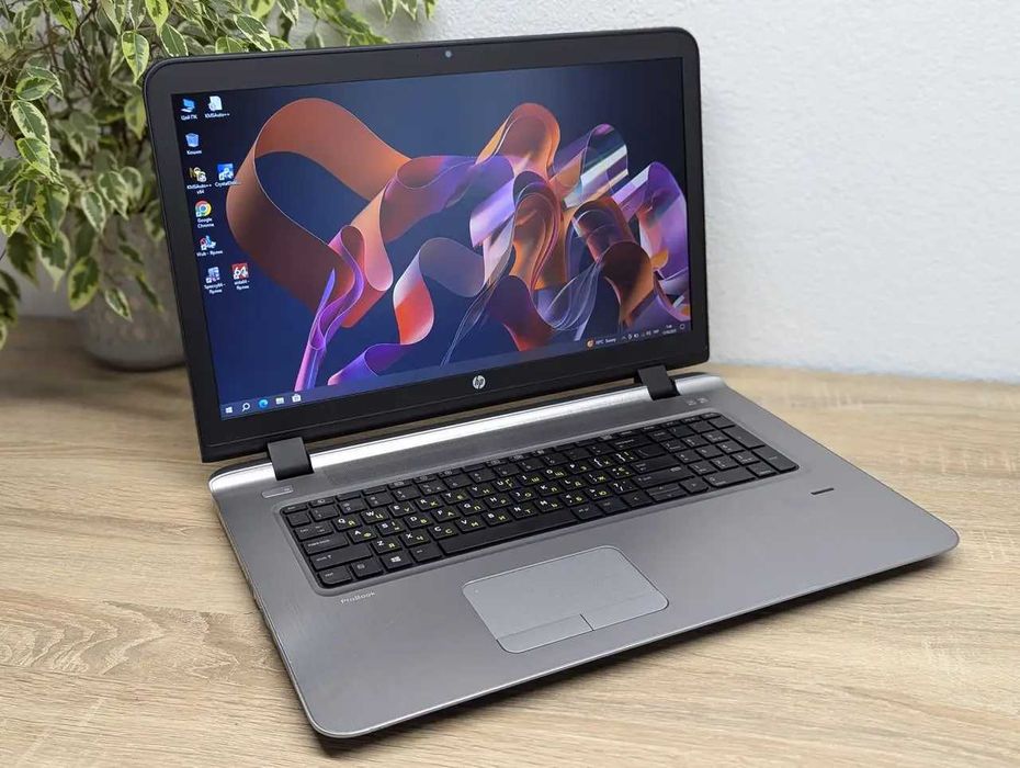 Игровой ноутбук 17.3"  i5-6200U 8GB DDR3 Radeon R7 1Gb SSD128Gb+1TbHDD