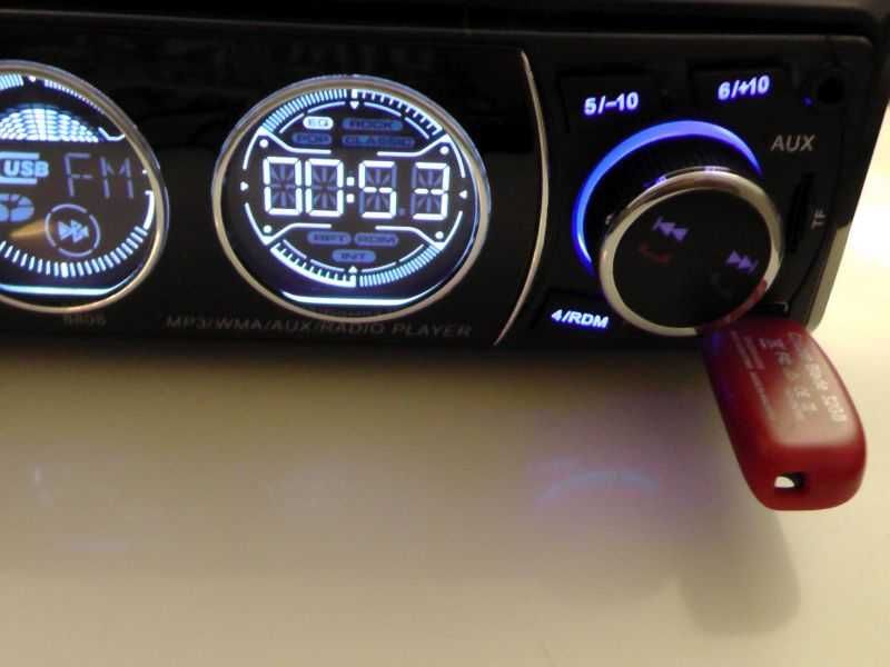 Radio Samochodowe 4x60W ISO Bluetooth USB micro SD Mp3 AUX Pilot