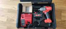 Klucz udarowy 1/2" Milwaukee M18 – Zestaw 6.0Ah 18V + Ładowarka