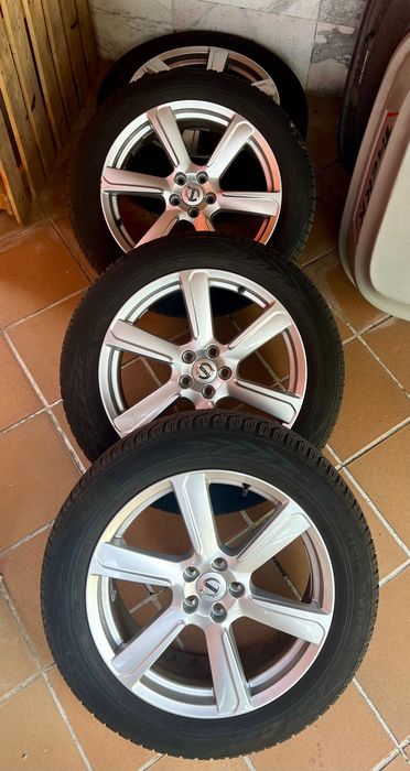 Jantes + pneus 235/55 R19  dois jogos completos em perfeito estado
