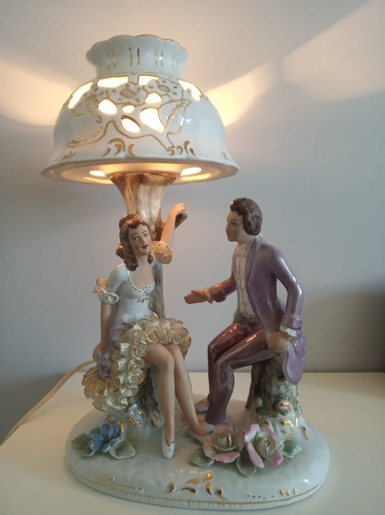 Lampka nocna porcelana figura rzeźba atelier Romania porcelanowa