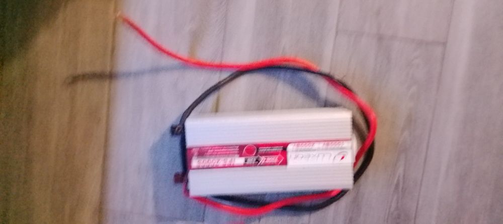 Luxeon IPS‑2000S — автомобільний інвертор 12в DC / 220 -230 в AC
Luxeo