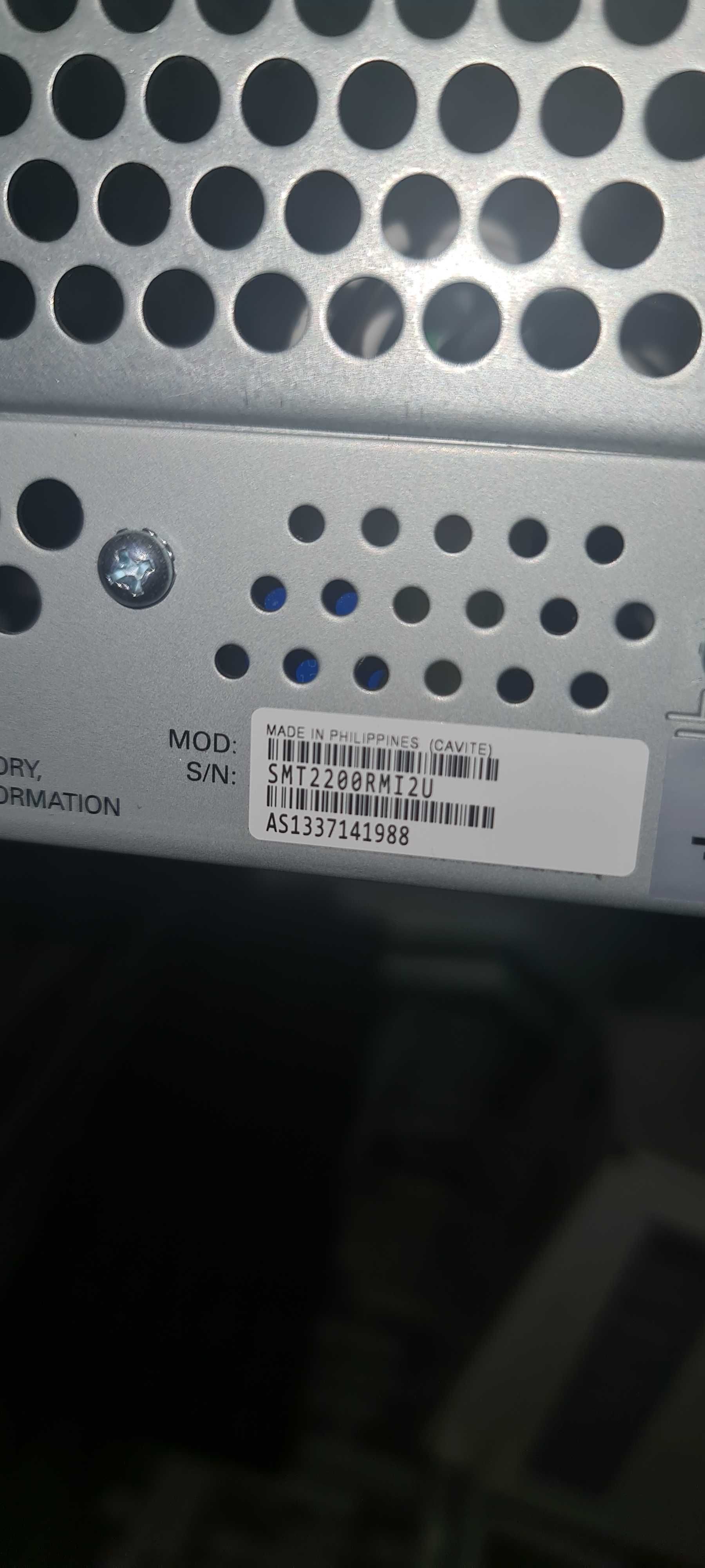 ups APC SMT2200RMI2U rack