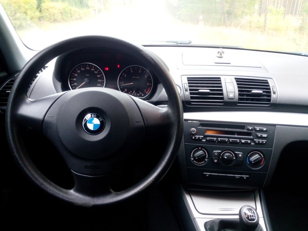 BMW seria 1 2010r 2.0b 5-drzwi