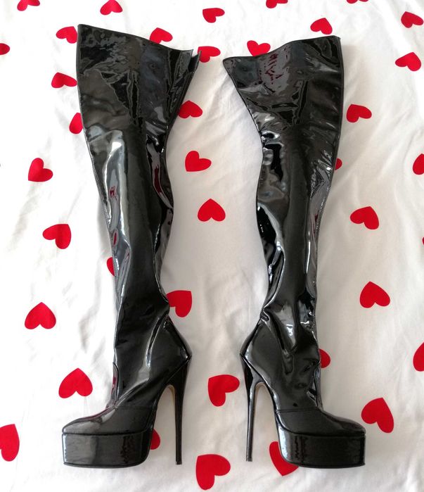 Na orezent szpilki LATEX high heels mega platforma wysokie winylowe